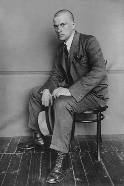 В. В. Маяковский, 1928 год