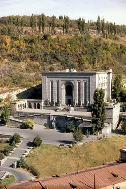 Хранилище древних рукописей Матенадаран в Ереване