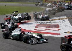 Авария на Гран-При Италии 2011 года, спровоцированная местным гонщиком Витантонио Льюцци