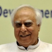 Капил Сибал: "Россия и Индия могут вместе производить конкурентоспособные продукты ...